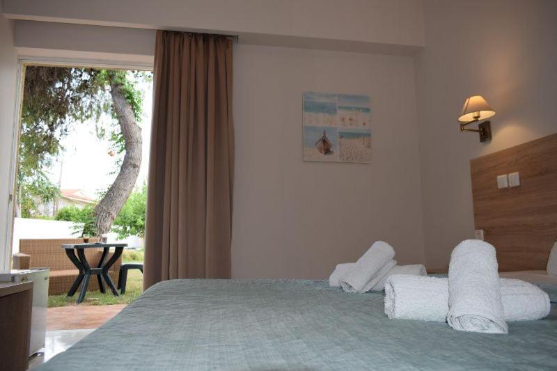 Готель Marzi Beach And Bungalows Kokkonion Екстер'єр фото