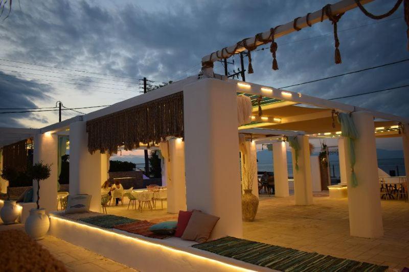 Готель Marzi Beach And Bungalows Kokkonion Екстер'єр фото