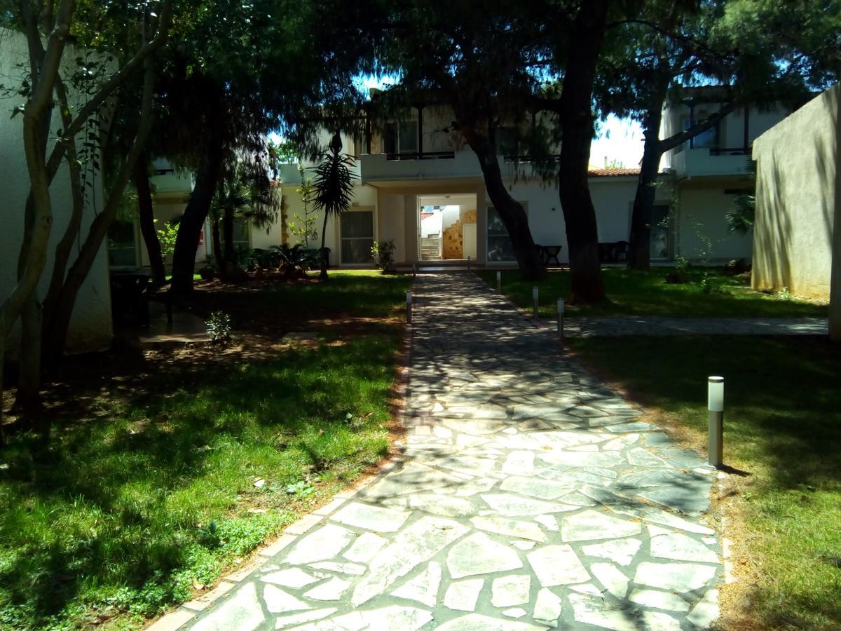 Готель Marzi Beach And Bungalows Kokkonion Екстер'єр фото