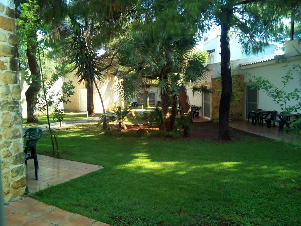 Готель Marzi Beach And Bungalows Kokkonion Екстер'єр фото